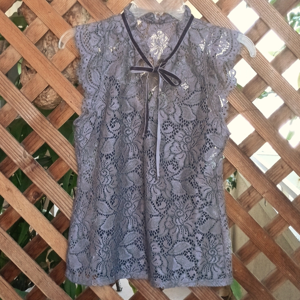 White House Black Market 2 Piece Smoky Orchid Lace High Neck Shell Ex Small Pet - Picture 1 of 10